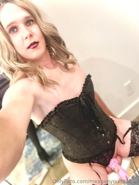 Meaganyoung2211 pornstar picture