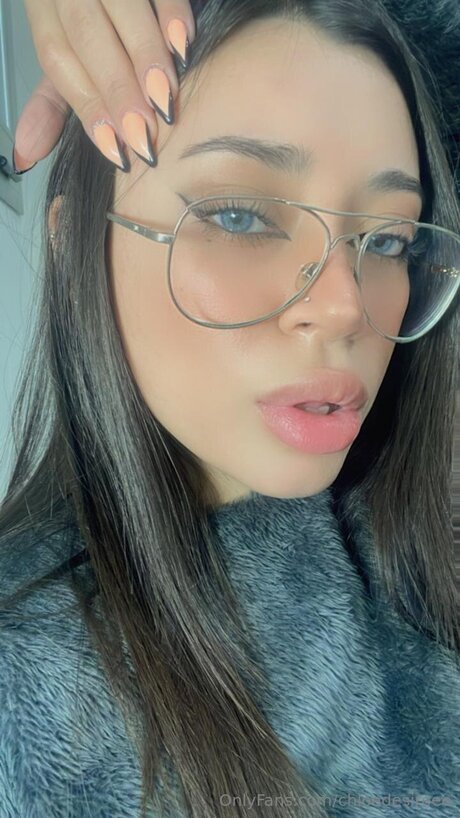 Chloedesireee pretty model picture