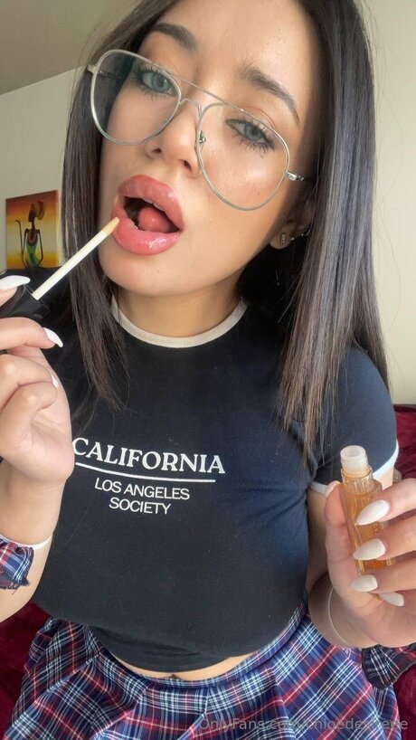 Chloedesireee erotic pornstar archive