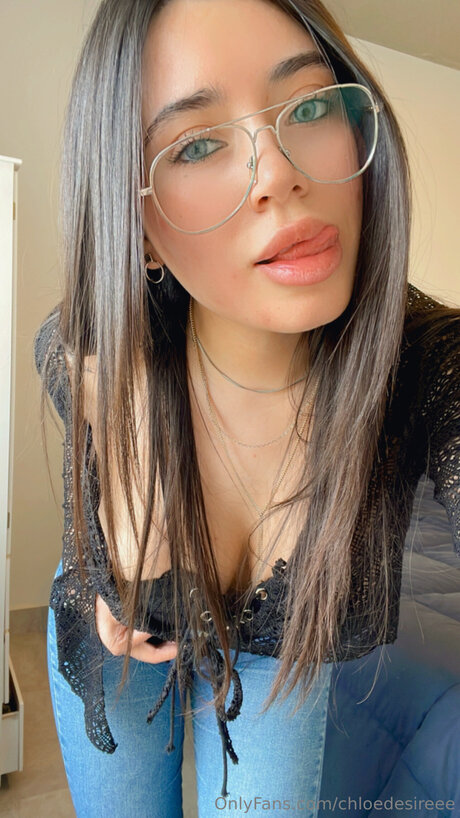 Chloedesireee pretty pornstar pictures