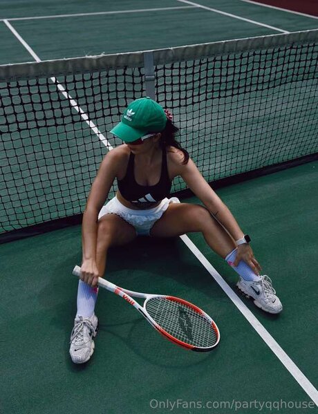 Partyqqhouse sex model pic