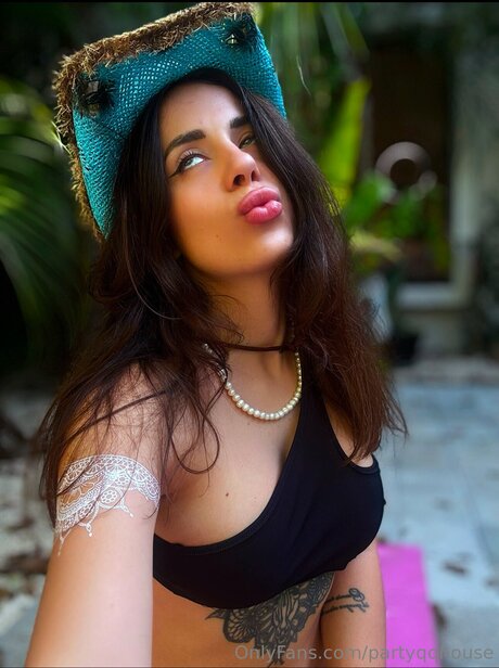 Partyqqhouse actress images