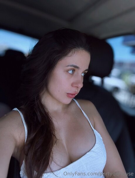 Partyqqhouse star top picture