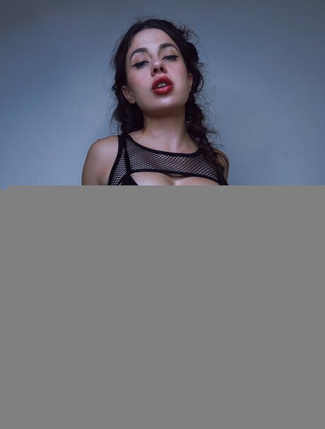 Partyqqhouse model naked image