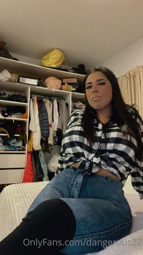 Dangerous22 star sexy gallery