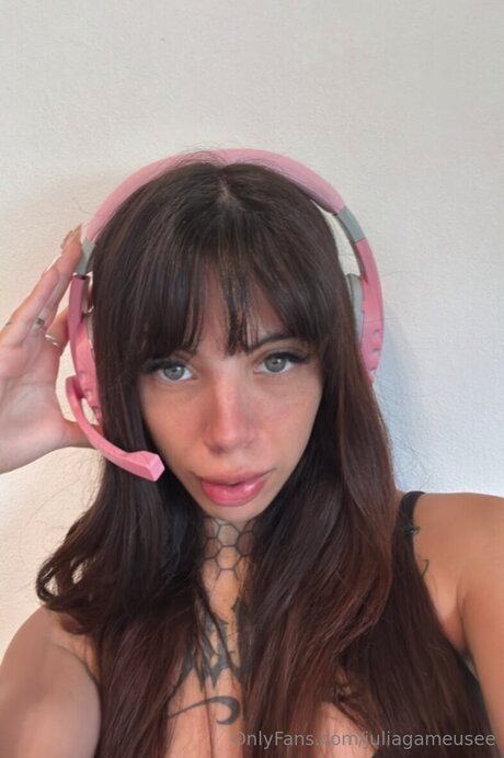 Juliagameusee adult model picture