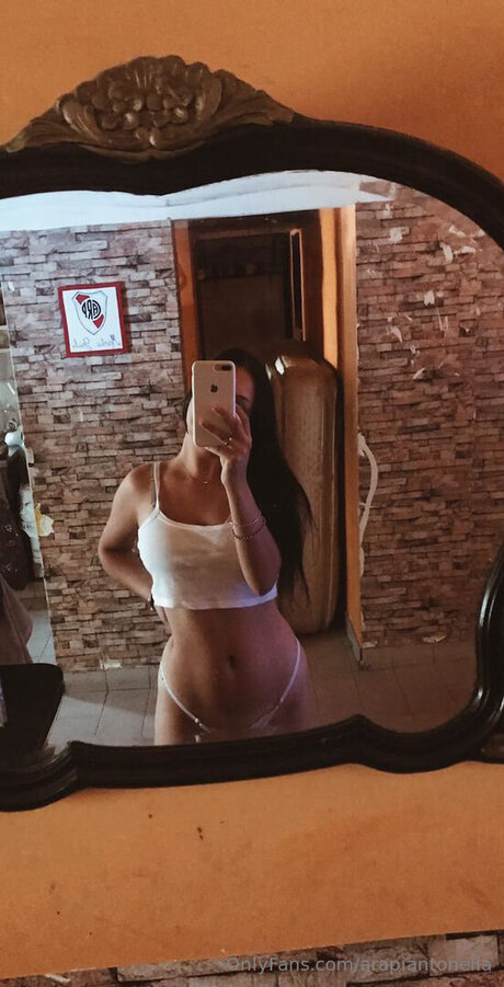 Arapiantonella star nudes image