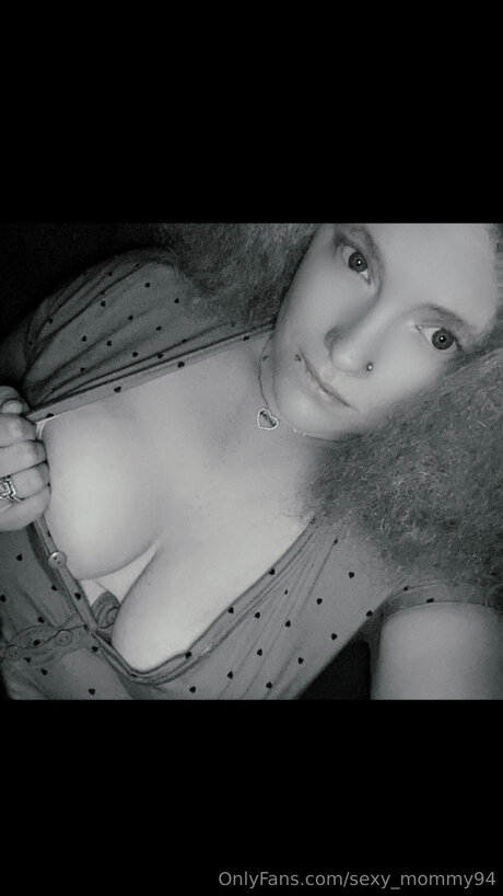 Sexy Mommy94 porn model image