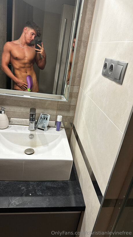 Christianlevine Straight perfect star image