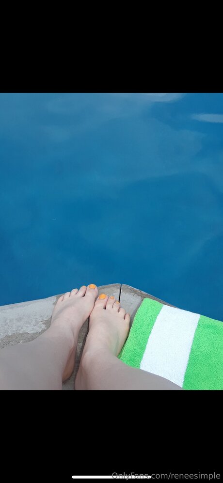 Reneesimple star exclusive galleries