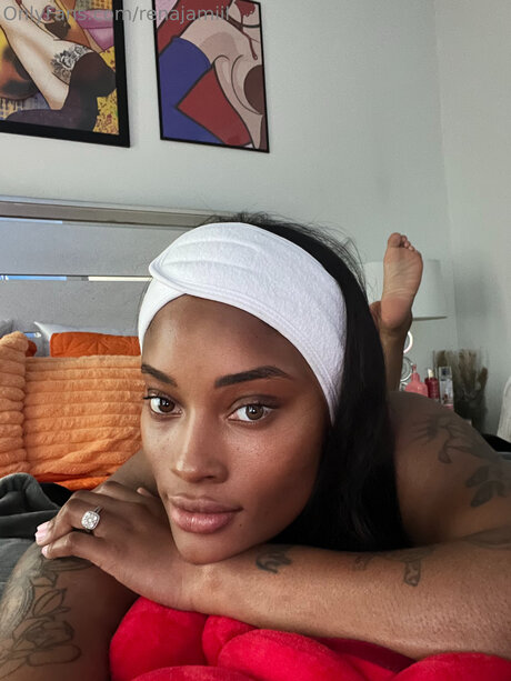 Yourfavgirlrw exclusive star pictures