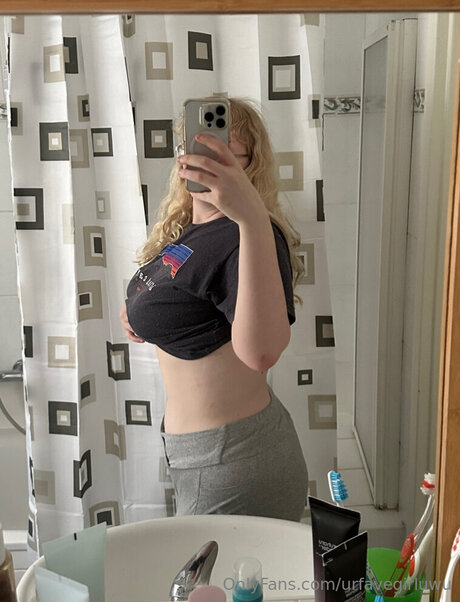 Urfavegirluwu exclusive model image