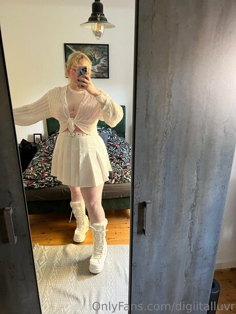 Urfavegirluwu sexy pornstar gallery