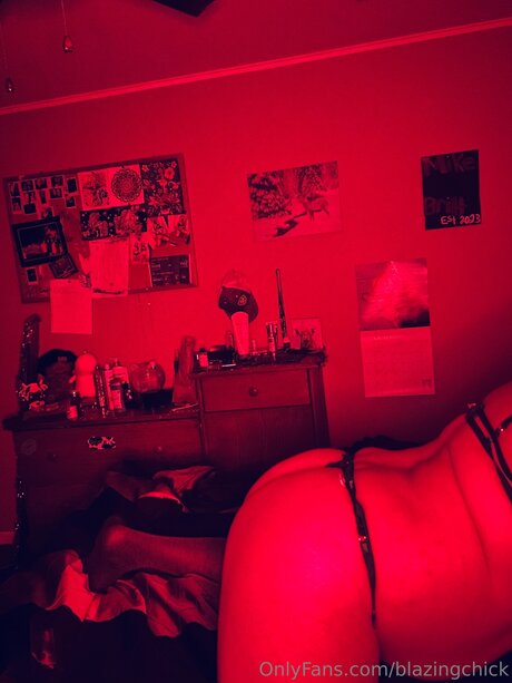 Blazingchick hot model img