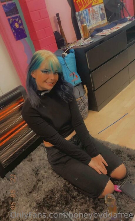 Honeybvddafree model exclusive archive