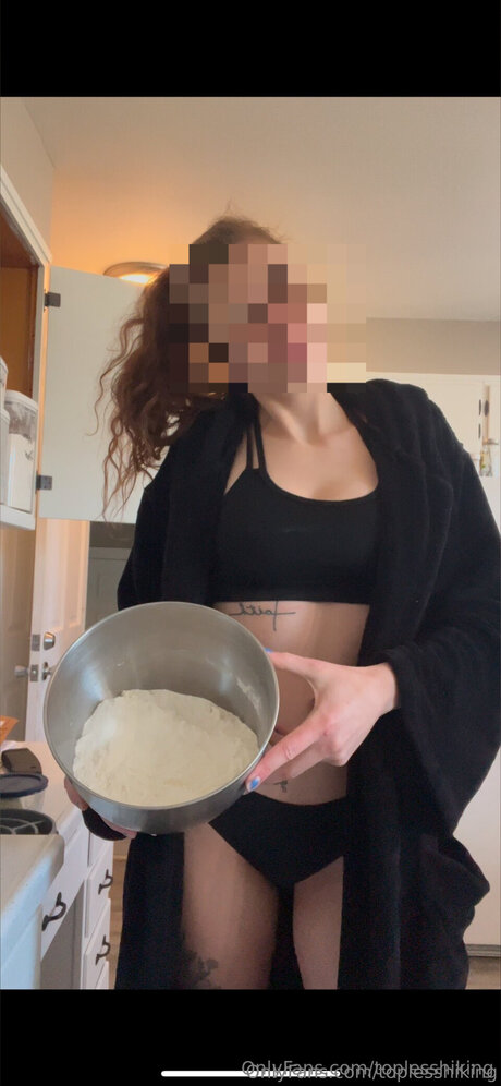 Toplesshiking sex star picture