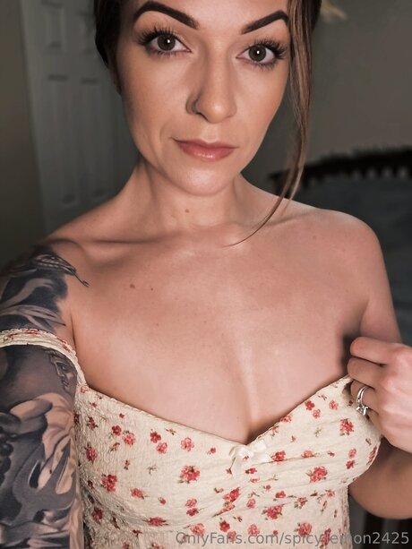 Spicy Lemon2425 top pornstar picture