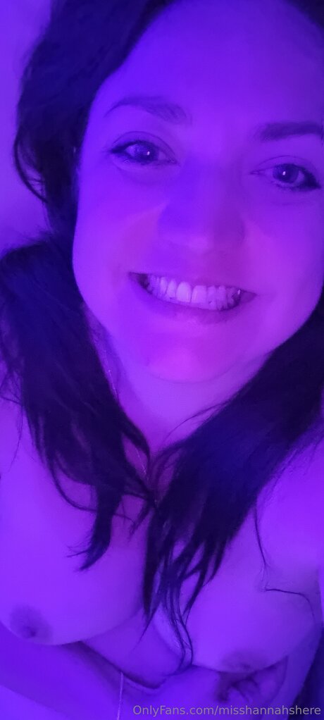 Misshannahshere model pretty photos