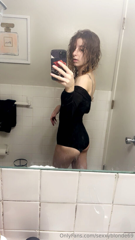 Sexxyblonde69 xxx model image