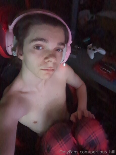 Perilous Hill star perfect pics