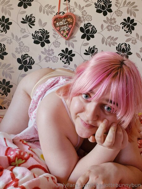 Charlottebunnybun naked model galleries