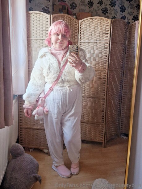 Charlottebunnybun star erotic picture