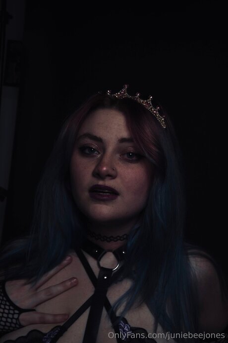 Juniebeejones star pics