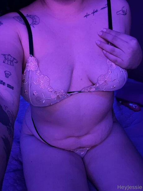 Sunflower Jessie pornographic model pic