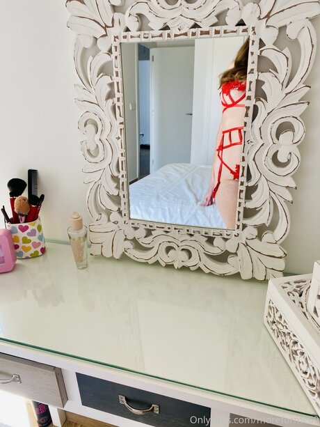 Moreforme69 xxx model photo