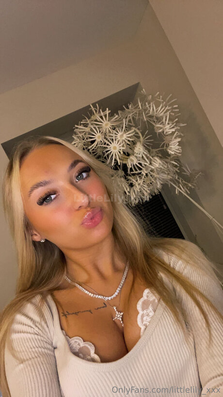 Littlelily Xxx pornstar sexy pics