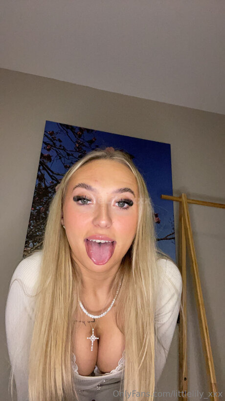 Littlelily Xxx model hd galleries
