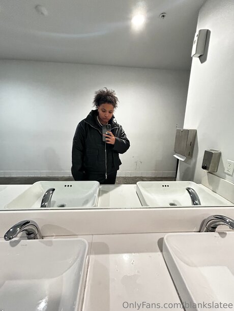 Blankslatee model exclusive image