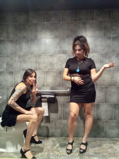 Hotstepmomcasey naked model image