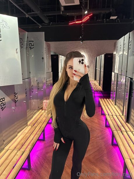 Tori Rain adult model archive