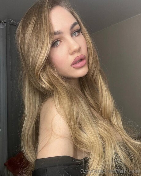 Tori Rain porn model image