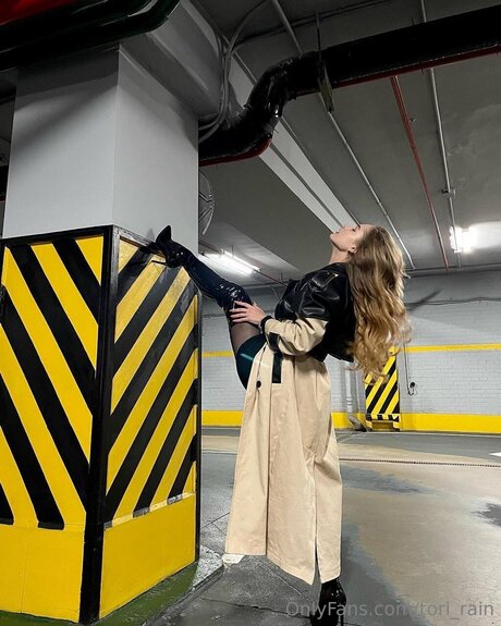 Tori Rain model hd pics