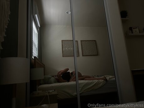 Peatykittykiss star exclusive archive