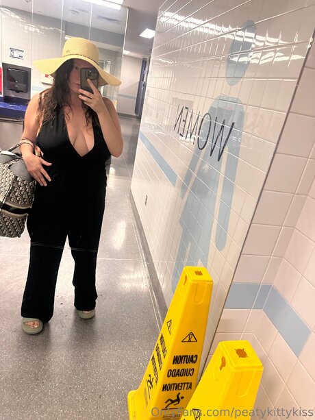 Peatykittykiss model best archive