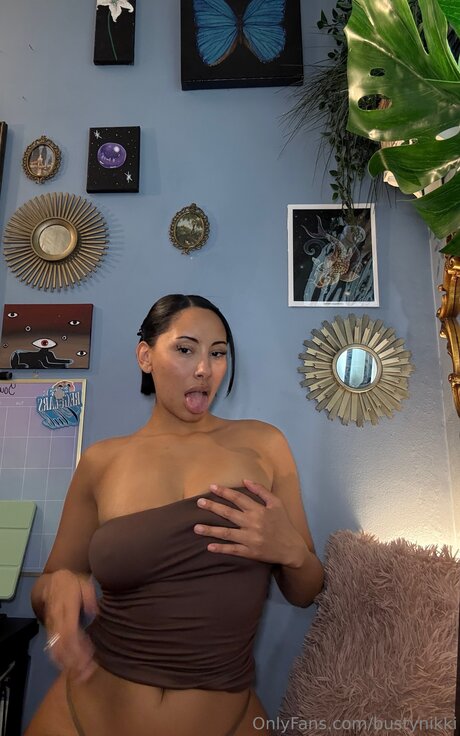 Bustynikki sexy star galleries