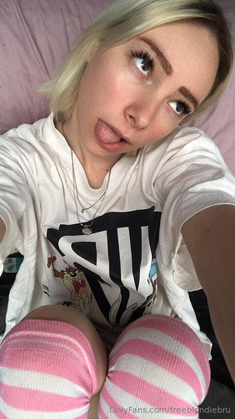 Freeblondiebru star naked pictures