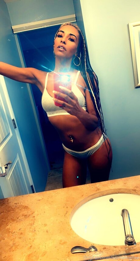 Saintannefree art star photo