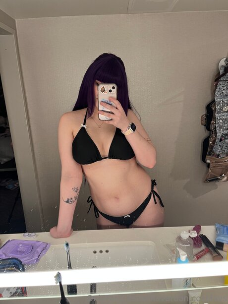 Mavarooniee high quality actress img