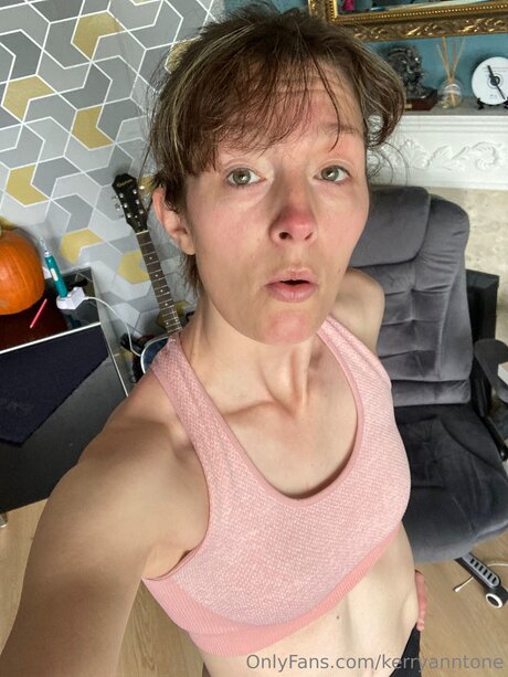 Kerryanntone exclusive star pictures