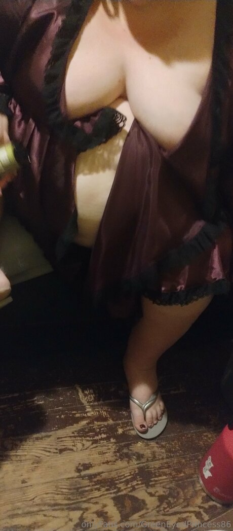 Greeneyedprincess86 model erotic photo