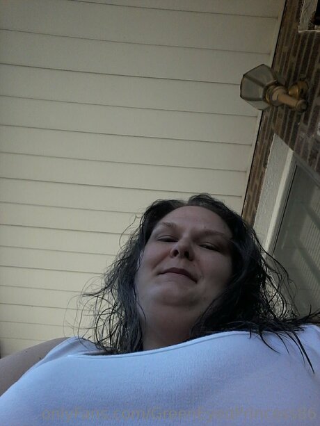 Greeneyedprincess86 model top images