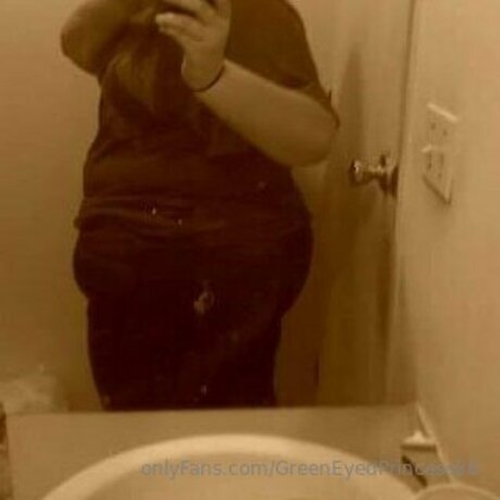 Greeneyedprincess86 model pic