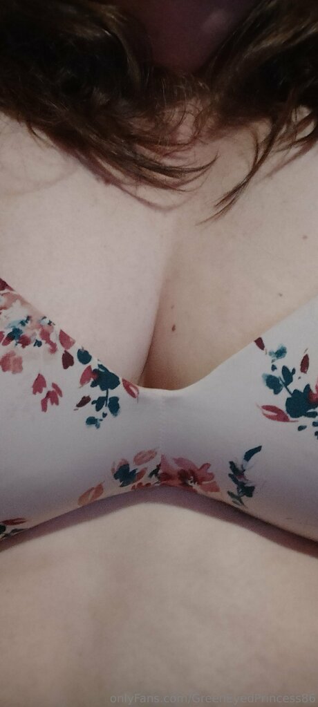 Greeneyedprincess86 pornographic model image