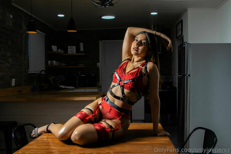 Illsocietymagazine actress photos