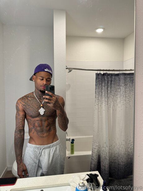 Lotsofyayo star pics