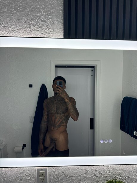 Lotsofyayo star nudes image